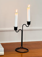 Tvåarmad ljusstake i smide