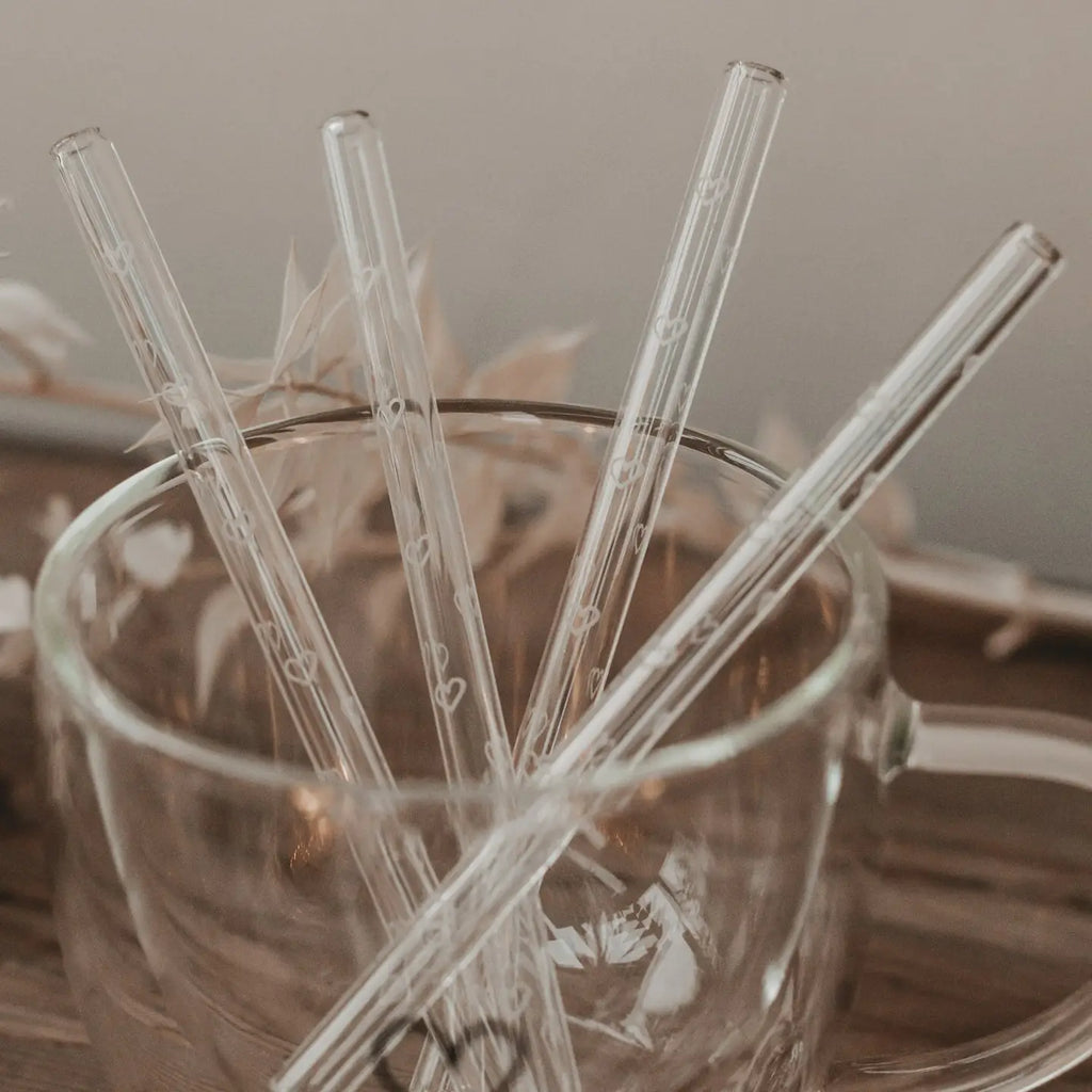 Sugrör i glas hjärta