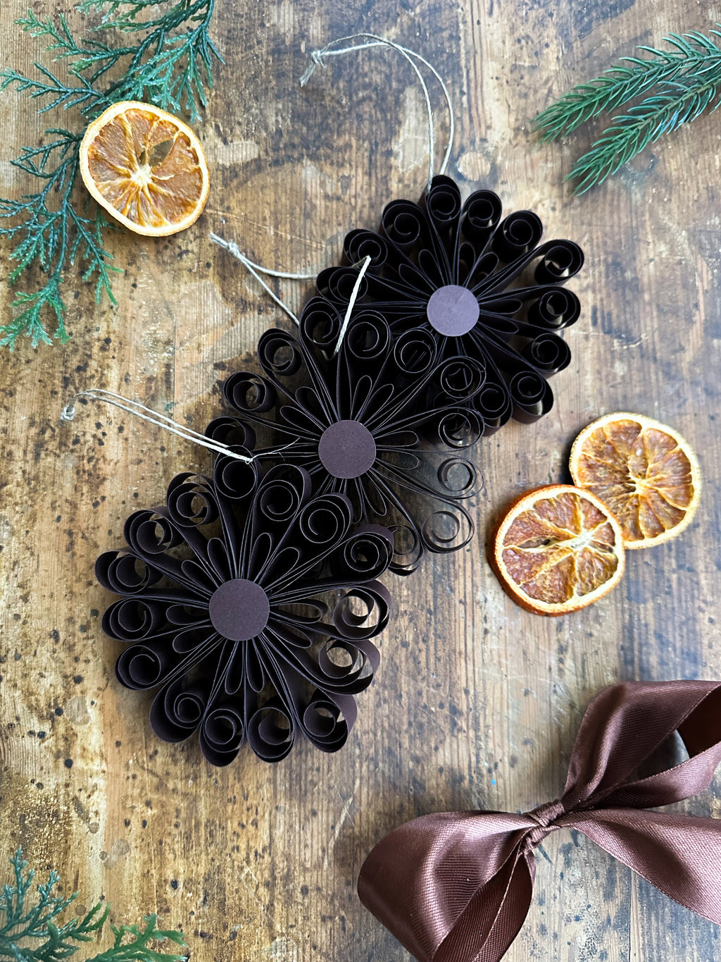 Handgjord pappersdekoration Winter Bloom 3-pack chokladbrun