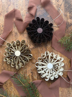 Handgjord pappersdekoration Winter bloom - chokladbrun